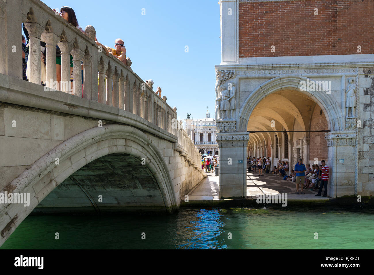 Venedig, Italien - August 17,2014: Touristen Venedig besuchen, der an einem sonnigen Tag. Stockfoto