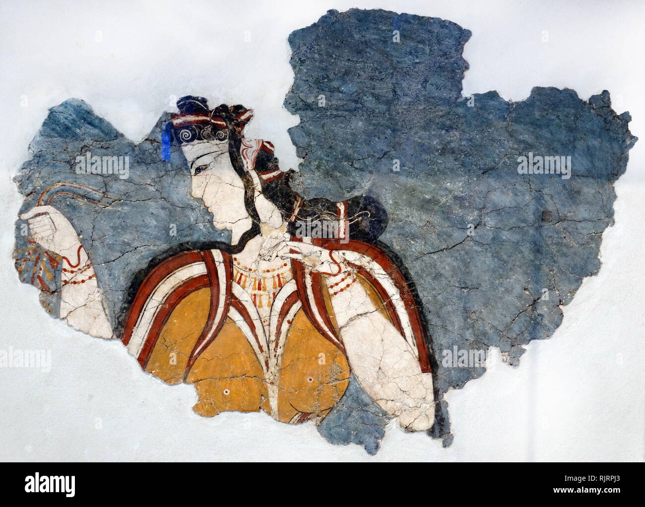 Fragment der? Wand - Gemälde der Darstellung? Weibliche Figur Teilnahme an? Prozession, die Opfer an die Göttin trägt. Ihre eleganten Kopf ist im Profil dargestellt, während Ihr Körper frontal dargestellt wird. Sie halten? Lilie in der linken Hand,? Geschenk der Göttin. (Die Dame von Mykene), Antike Griechische Frau oder griechische Göttin, c 13. v. Chr., Mykene, Griechenland Stockfoto