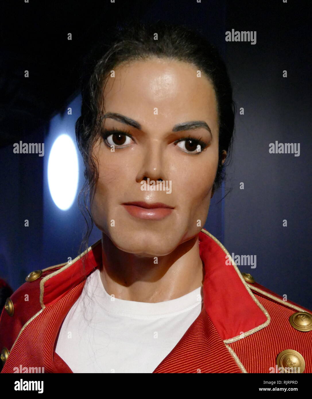 Waxwork Abbildung darzustellen, Michael Jackson (1958 - 2009); US-amerikanischer Sänger, Songwriter, und Tänzerin. Der "King of Pop" betitelt, war er einer der beliebtesten Entertainer der Welt, war die meistverkaufte Musik Künstler im Jahr seines Todes Stockfoto