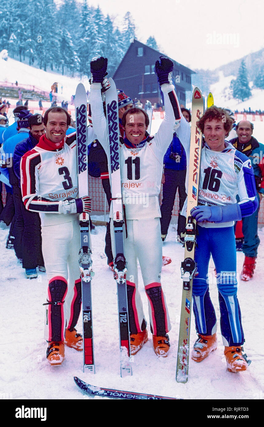 Phil Mahre (USA) Gold-C-, Steve Mahre (USA) Silber, Didier Bouvet (FRA) Bronze, Gewinner des Männer Slalom an der 1984 Olympischen Winterspiele. Stockfoto