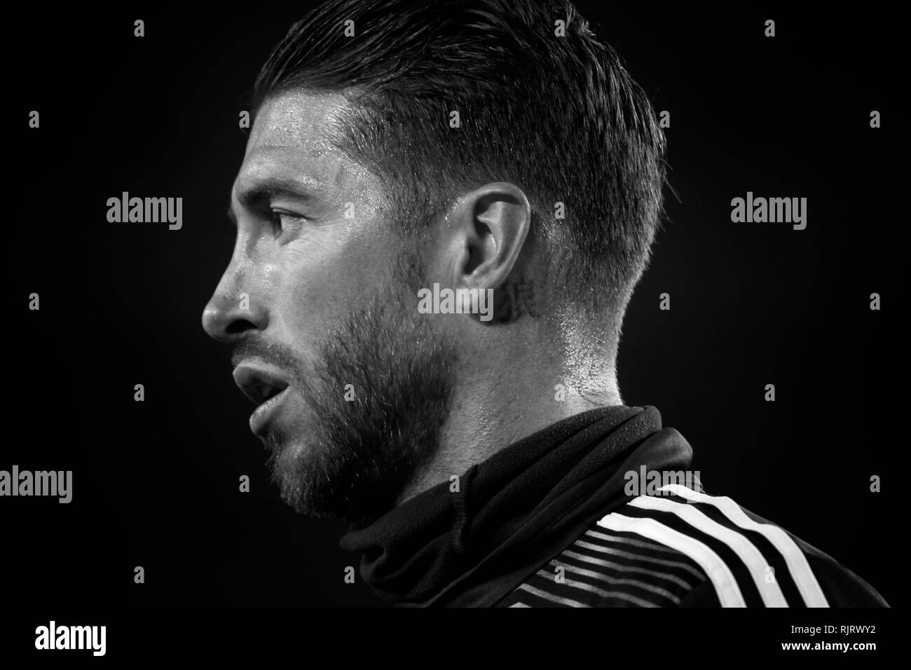 Spanien La Copa, Halbfinale, Hinspiel, FC Barcelona gegen Real Madrid, berichtete live während des Spiels - Sergio Ramos Stockfoto Spanien La Copa, Halbfinale, Hinspiel, FC Barcelona gegen Real Madrid, berichtete live während des Spiels - Sergio Ramos Stockfoto