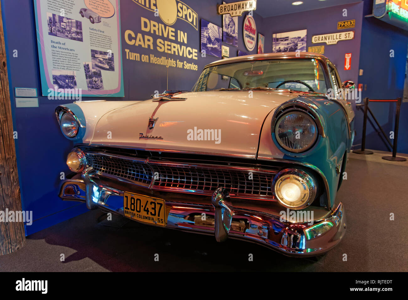 1955 Ford Fairlane car im 50 Galerie am Museum von Vancouver, British Columbia, Kanada Stockfoto
