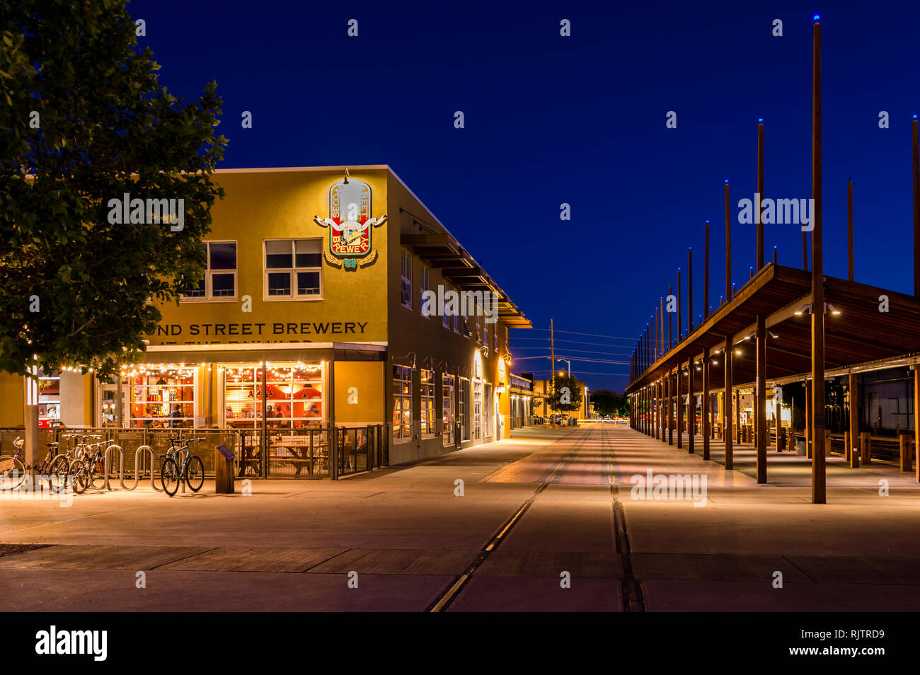 Zweite Straße Brauerei am Leipzig-engelsdorf bei Nacht, Santa Fe, New Mexico, USA. Stockfoto