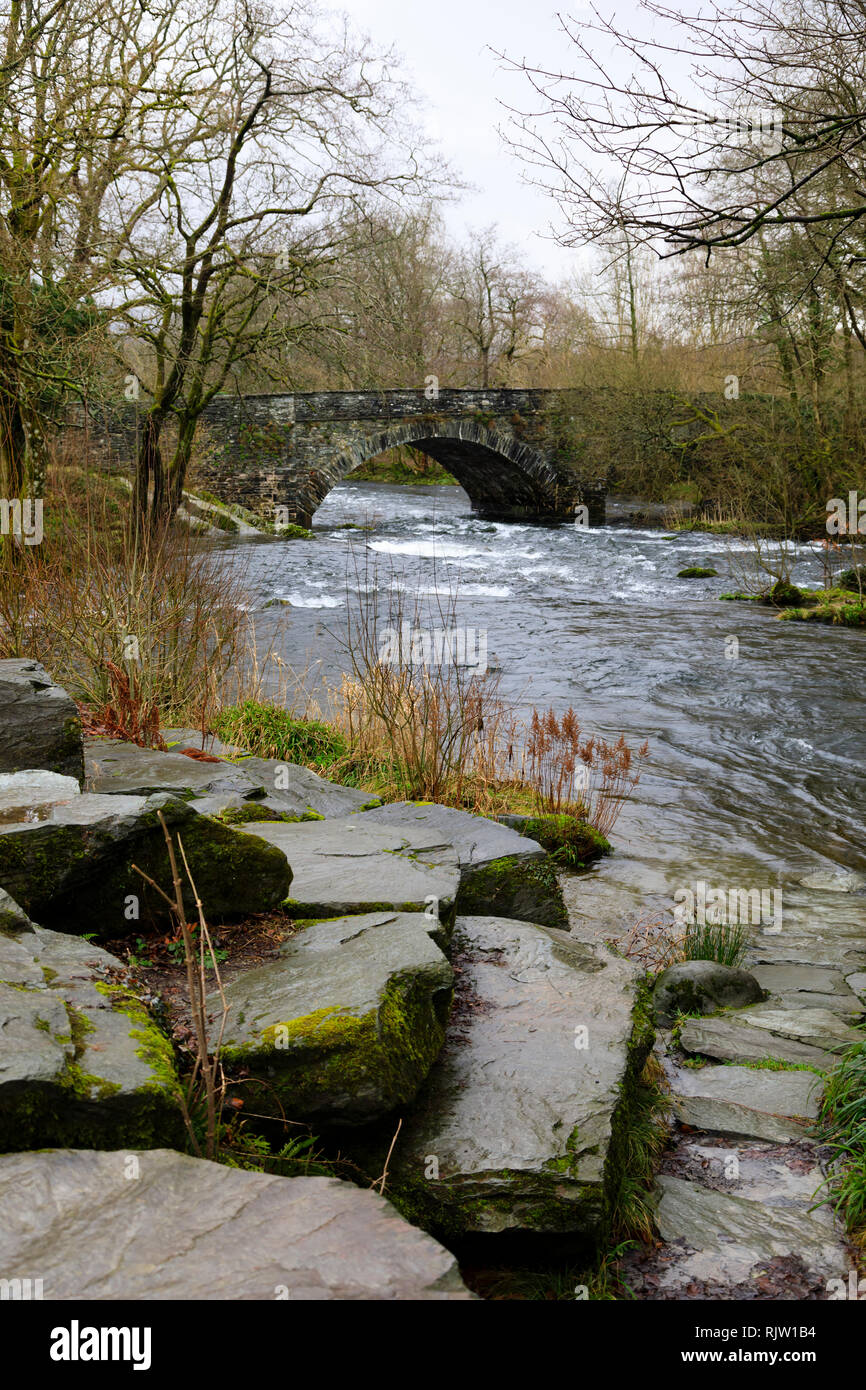 Der Fluss Brathay an Skelwith Bridge in der Nähe von Ambleside, Lake District, Cumbria, England Stockfoto