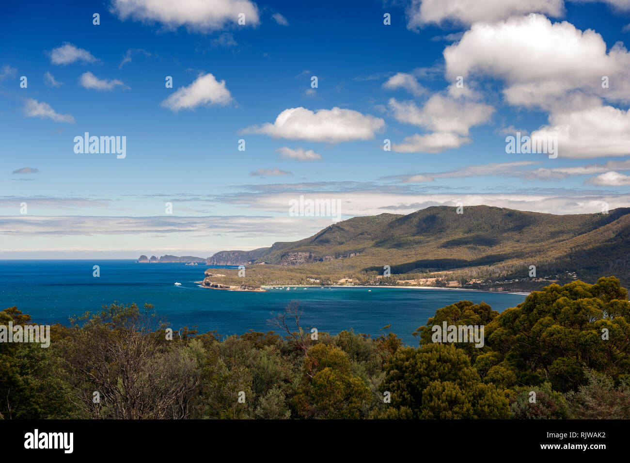 Blick über Pirates Bay, an Eaglehawk Neck, in Richtung der Tasman Halbinsel. Stockfoto