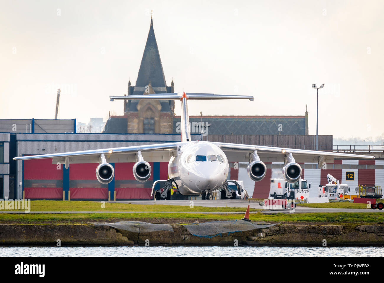 London, England. Februar 2018. Avro RJ85 G-JOTR von Jota Aviation Betrieben ab London City Airport (LCY) Stockfoto