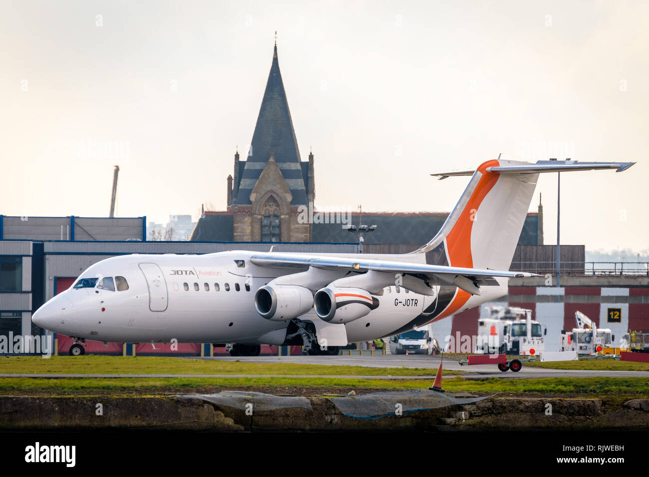 London, England. Februar 2018. Avro RJ85 G-JOTR von Jota Aviation Betrieben ab London City Airport (LCY) Stockfoto