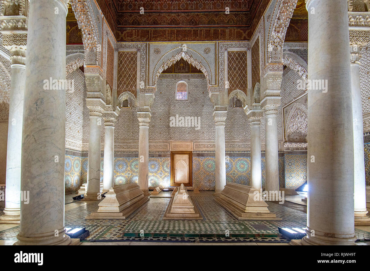 Das Zimmer mit den zwölf Spalten in Saadischen Gräbern. Diese gräber sind Gräber von Saadi Dynasty Mitglieder in Marrakesch, Marokko Stockfoto