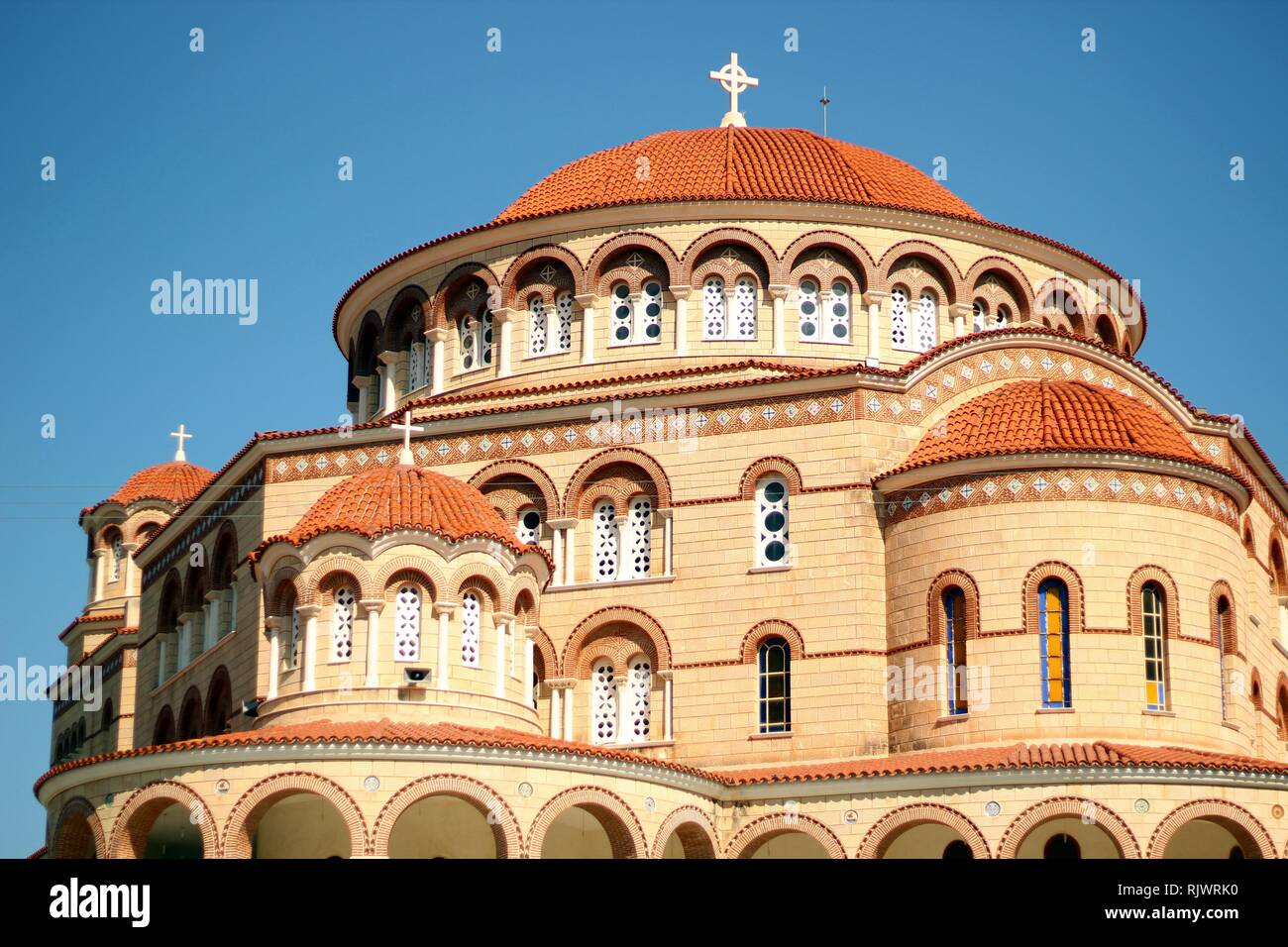 Die Große Kirche von Kloster Saint Nectarios auf der Insel Aegina, Griechenland Stockfoto