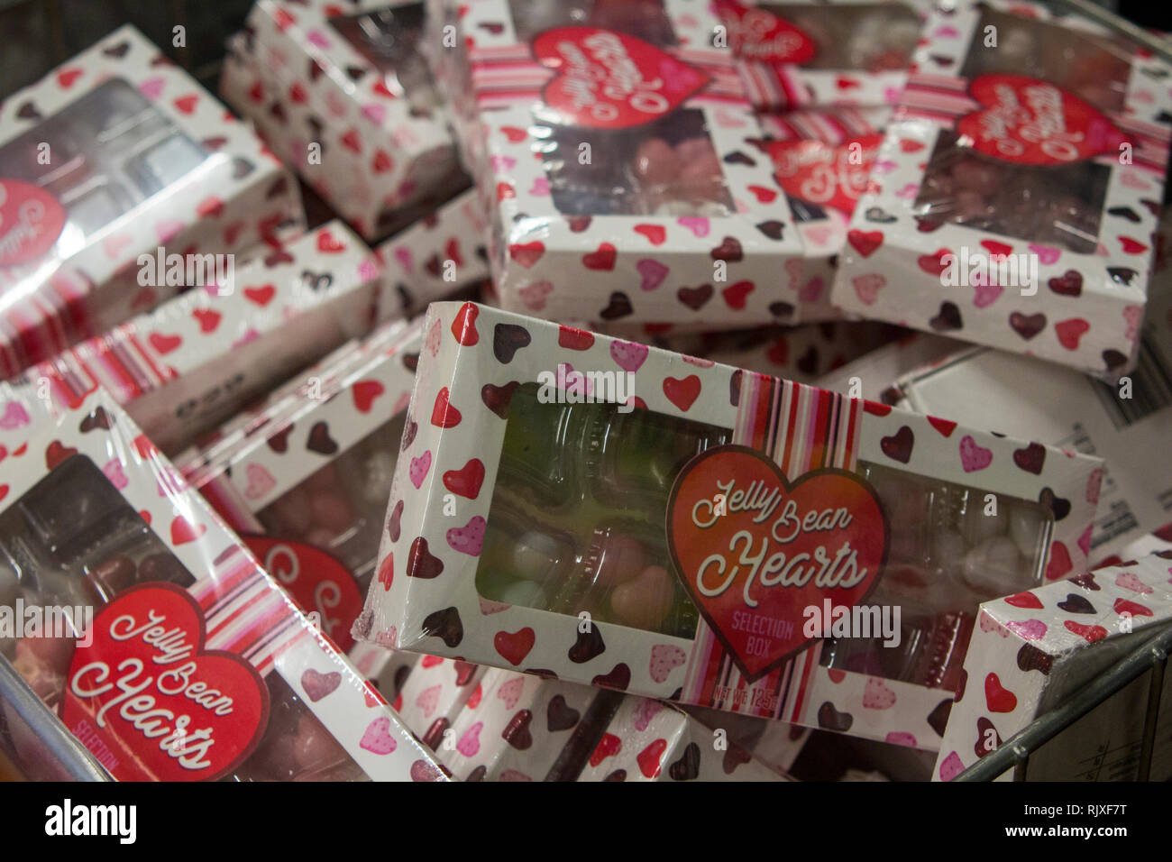 CARDIFF, Großbritannien. 31. Januar 2019. love heart jelly bean Süßigkeiten in poundland für Valentines Tag verkauft wird Stockfoto