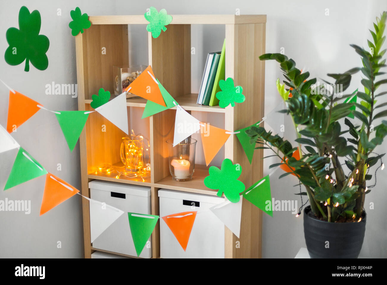 Home Interior für st patricks day Party eingerichtet Stockfoto