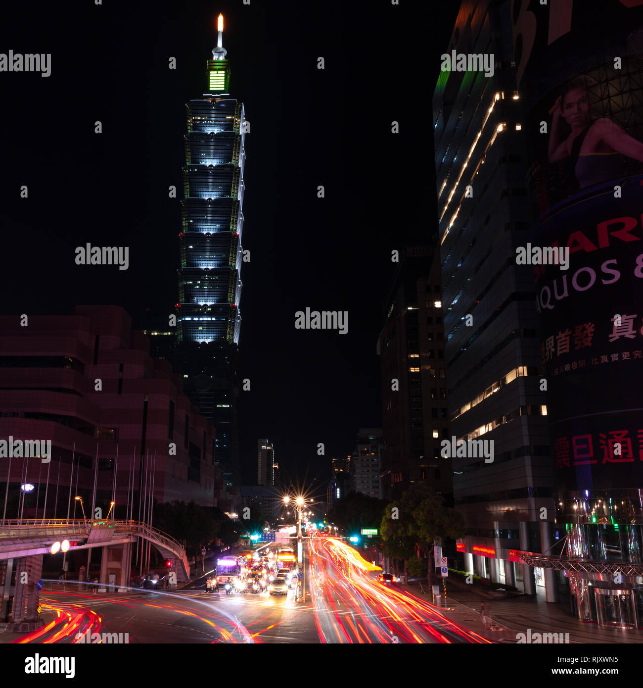 Taipei, Taiwan - 5. September 2018: Taipei City bei Nacht, mit Taipei World Financial Center Turm Wolkenkratzer in Xinyi Bezirk Stockfoto