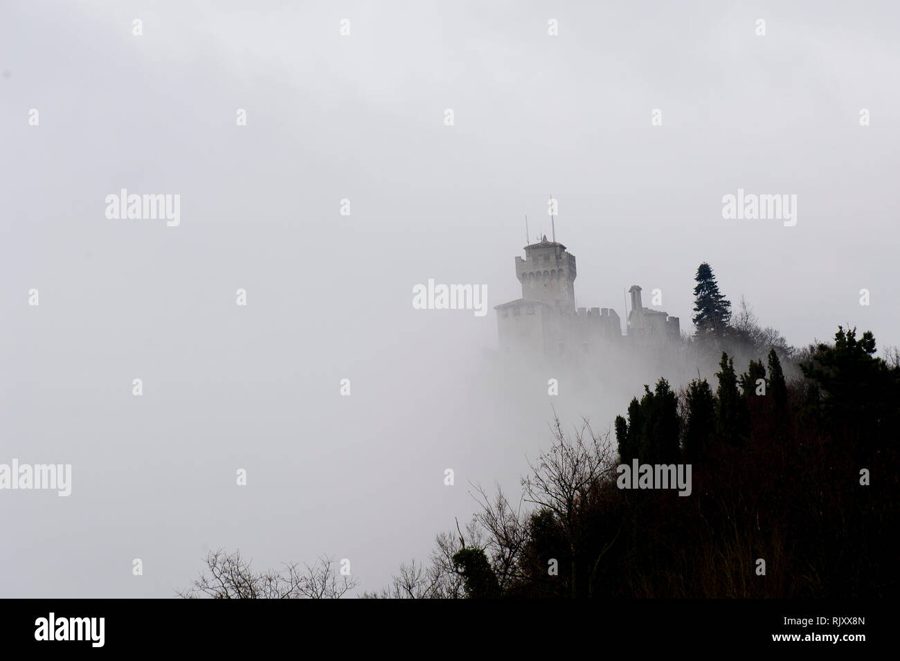 Europa, Italien, Marken, die guaita Festung (Prima Torre) ist die älteste und bekannteste Turm, Monte Titano San Marino. Es wurde erbaut im 11. Stockfoto