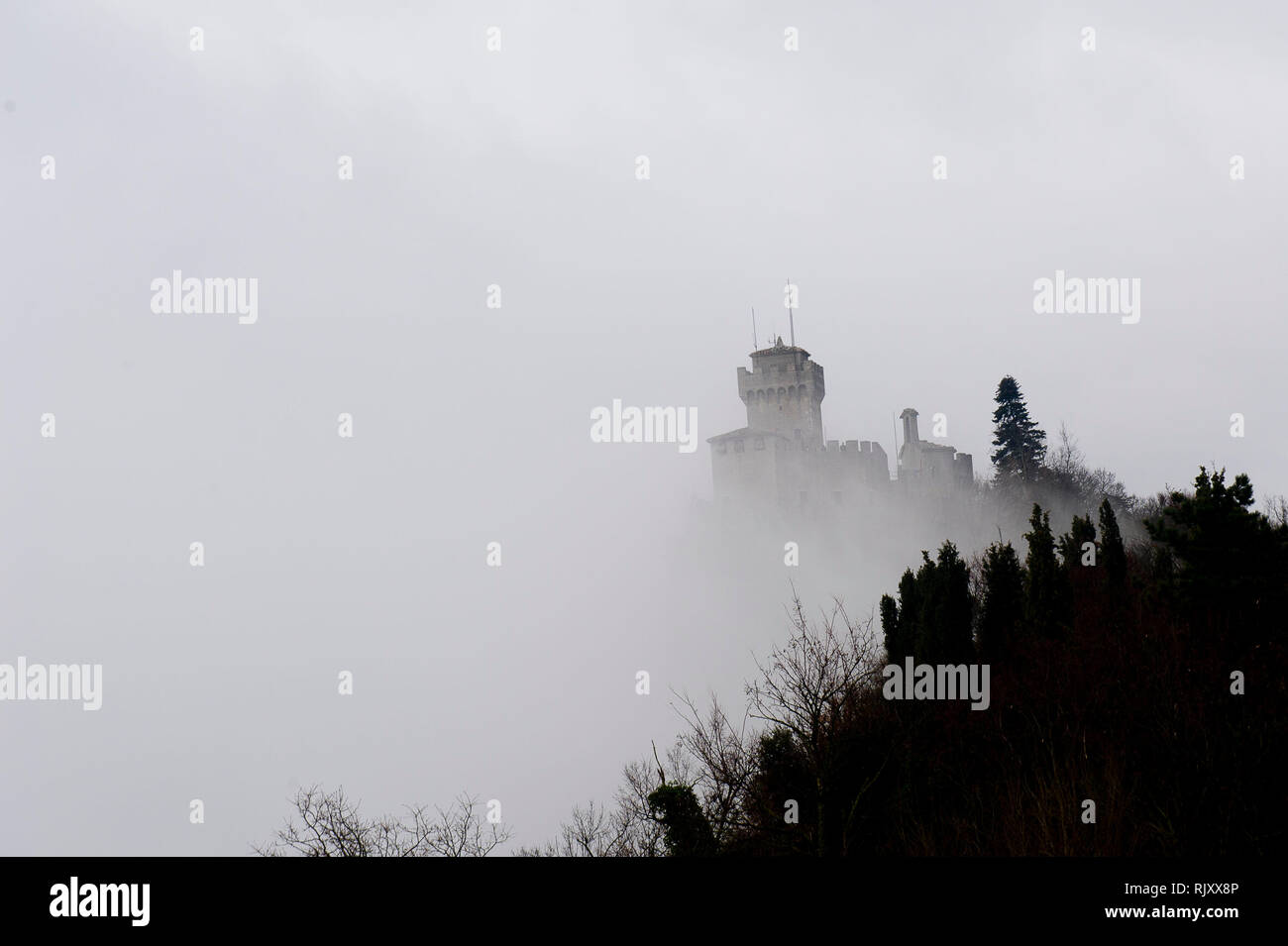 Europa, Italien, Marken, die guaita Festung (Prima Torre) ist die älteste und bekannteste Turm, Monte Titano San Marino. Es wurde erbaut im 11. Stockfoto