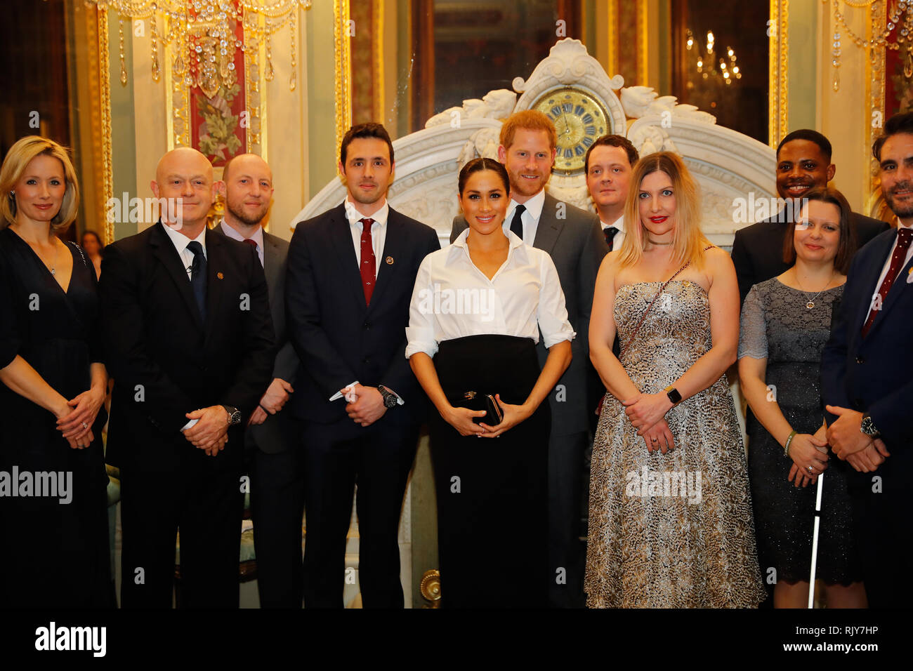 Der Herzog und die Herzogin von Sussex posieren mit den Nominierten und Gäste zu einer Zeremonie an der Rezeption, wie sie die jährlichen Bemühen Fund Awards an der Draper's Hall, London teilnehmen. Stockfoto