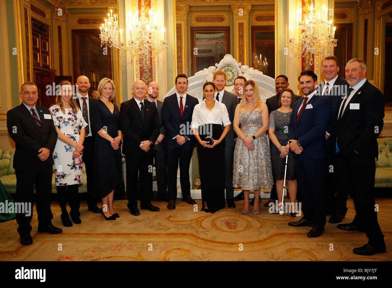 Der Herzog und die Herzogin von Sussex posieren mit den Nominierten und Gäste zu einer Zeremonie an der Rezeption, wie sie die jährlichen Bemühen Fund Awards an der Draper's Hall, London teilnehmen. Stockfoto