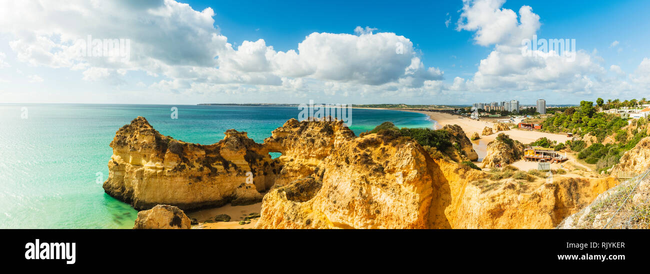 Panoramablick auf die Küste von Alvor, Algarve, Portugal, Europa Stockfoto