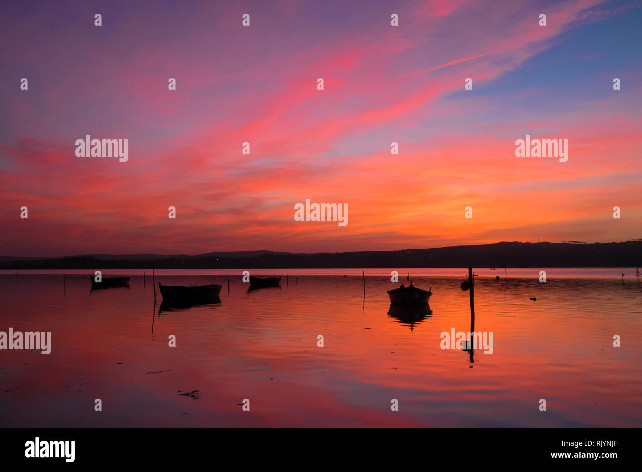 Sonnenuntergang an der Lagune von Óbidos, Portugal. Stockfoto