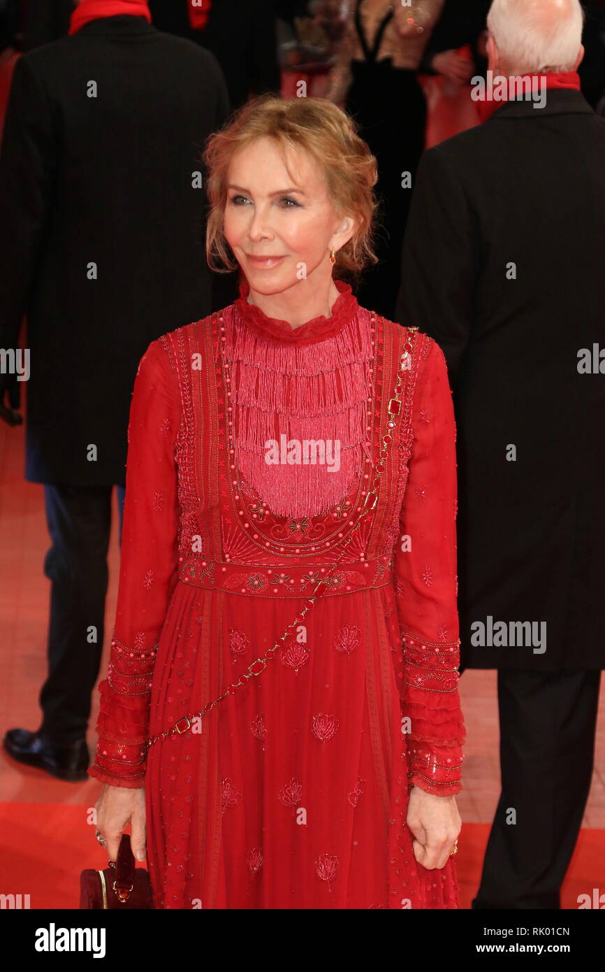 Berlin, Deutschland, 07. Februar, 2019. Trudie Styler die Teilnahme an der "die Freundlichkeit von Fremden' Premiere auf der Berlinale Palast während der 69. Berlinale Die Internationalen Filmfestspiele, Berlin, Deutschland, 07.02.2019 statt. Quelle: Christopher Tamcke/Alamy leben Nachrichten Stockfoto