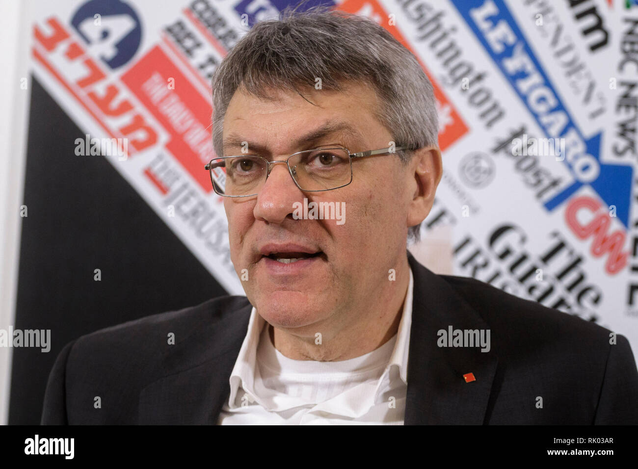 Rom, Italien. 08. Februar, 2019. Maurizio Landini (L), CGIL Gewerkschaftssekretär, und Susanna Camusso (R), ehemalige CGIL Gewerkschaftssekretär, an einer Pressekonferenz in der Foreign Press Association. CGIL, CISL und UIL (Italiens Gewerkschaften) an einer nationalen Demonstration nehmen, für den 9. Februar geplant, gegen die Wirtschaftspolitik der italienischen Regierung zu protestieren. Credit: Giuseppe Ciccia/Alamy leben Nachrichten Stockfoto