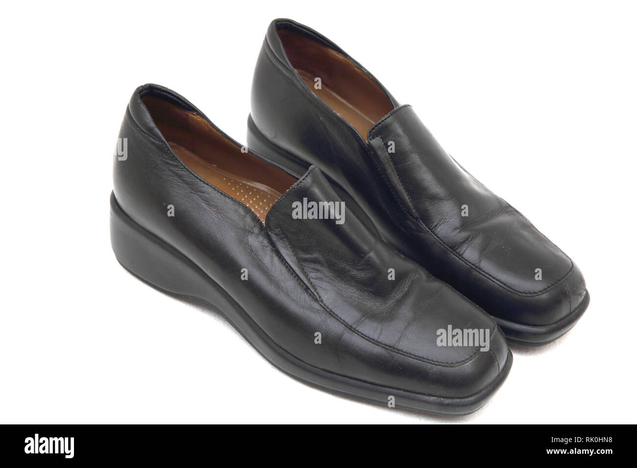 Ein Paar schwarze Scholl Leder Slip auf Schuhe Stockfoto