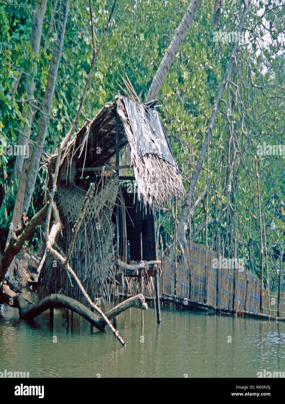 Sri Lanka Asien Fishingmans Haus auf Stelzen durch Bentoa Fluss Stockfoto