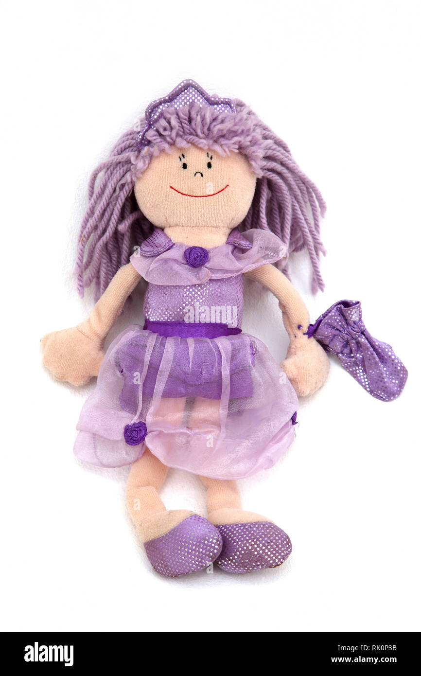 Ragdoll Spielzeug mit lila Kleid Stockfoto