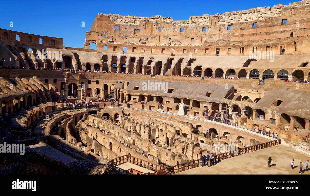 Innenraum des Römischen Kolosseum in Rom, Italien Stockfoto