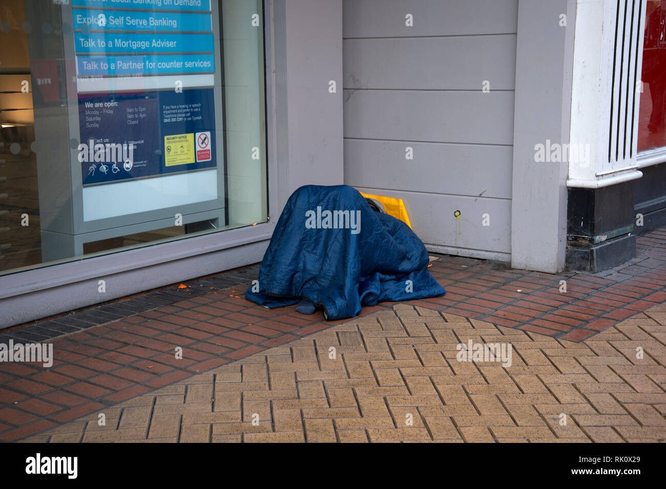 England. Essex. Chelmsford. Eine grobe Sleeper außerhalb des TSB Bank Stockfoto