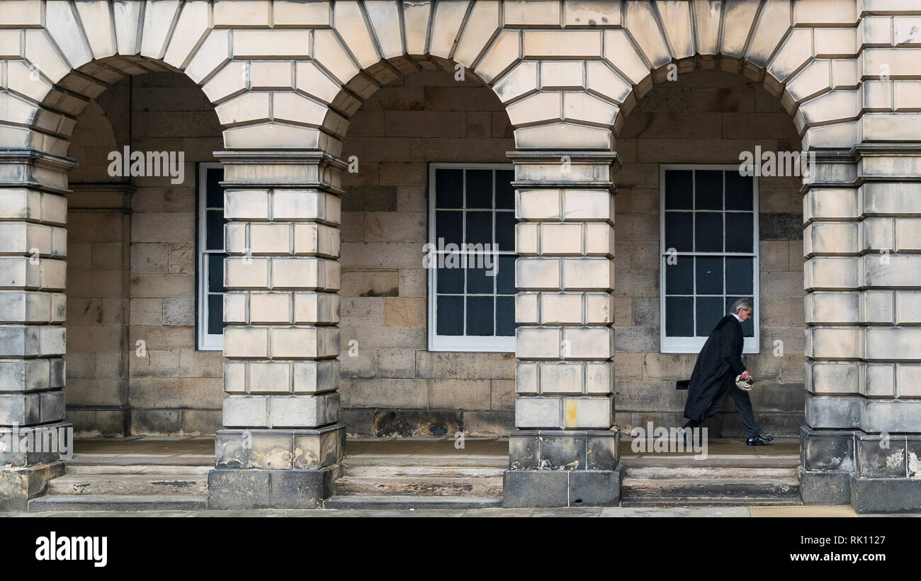 Blick auf den Parliament Square und des Gerichts Session Gebäude in der Altstadt von Edinburgh Stockfoto
