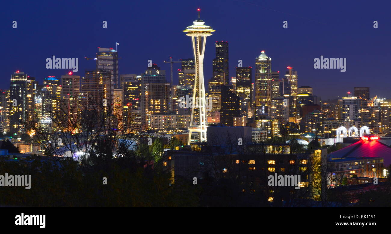 Seattle, Washington, USA - 17. April 2015: Seattle Nacht Blick von Kerry Park Stockfoto