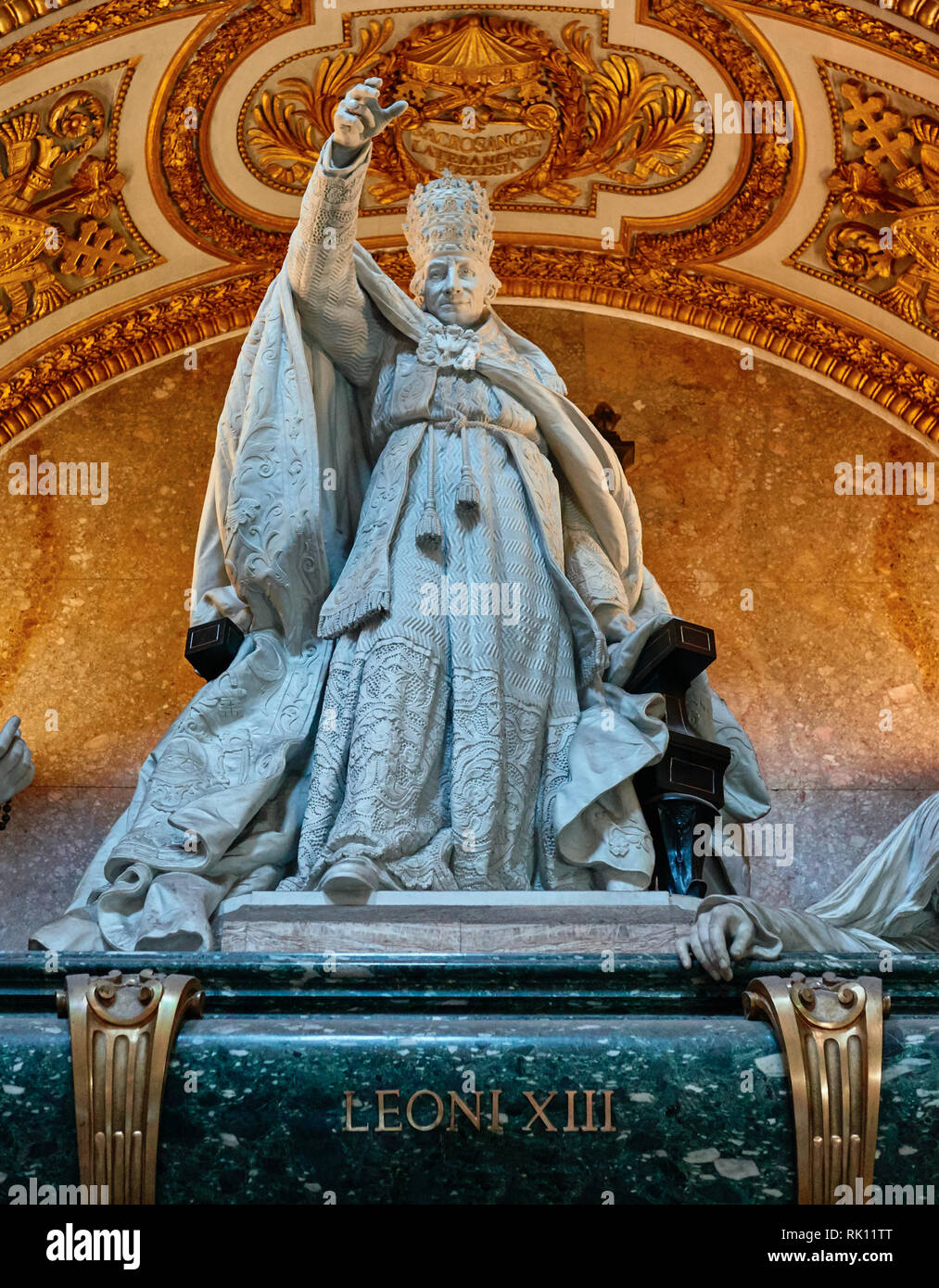 Rom, San Giovanni in Laterano Basilika (Basilica di San Giovanni in Laterano), Statue von Papst Leo XIII. Stockfoto