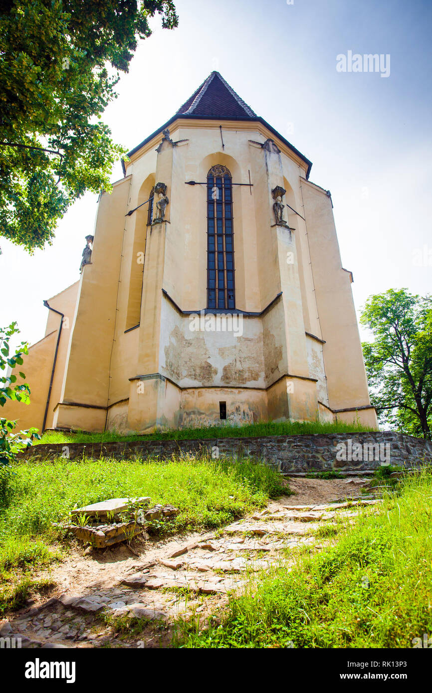 Turda, Rumänien - 23. Juni 2013: Kirche des Hügels von mittelalterlichen Stadt Sighisoara/Schäßburg, Siebenbürgen, Rumänien Stockfoto