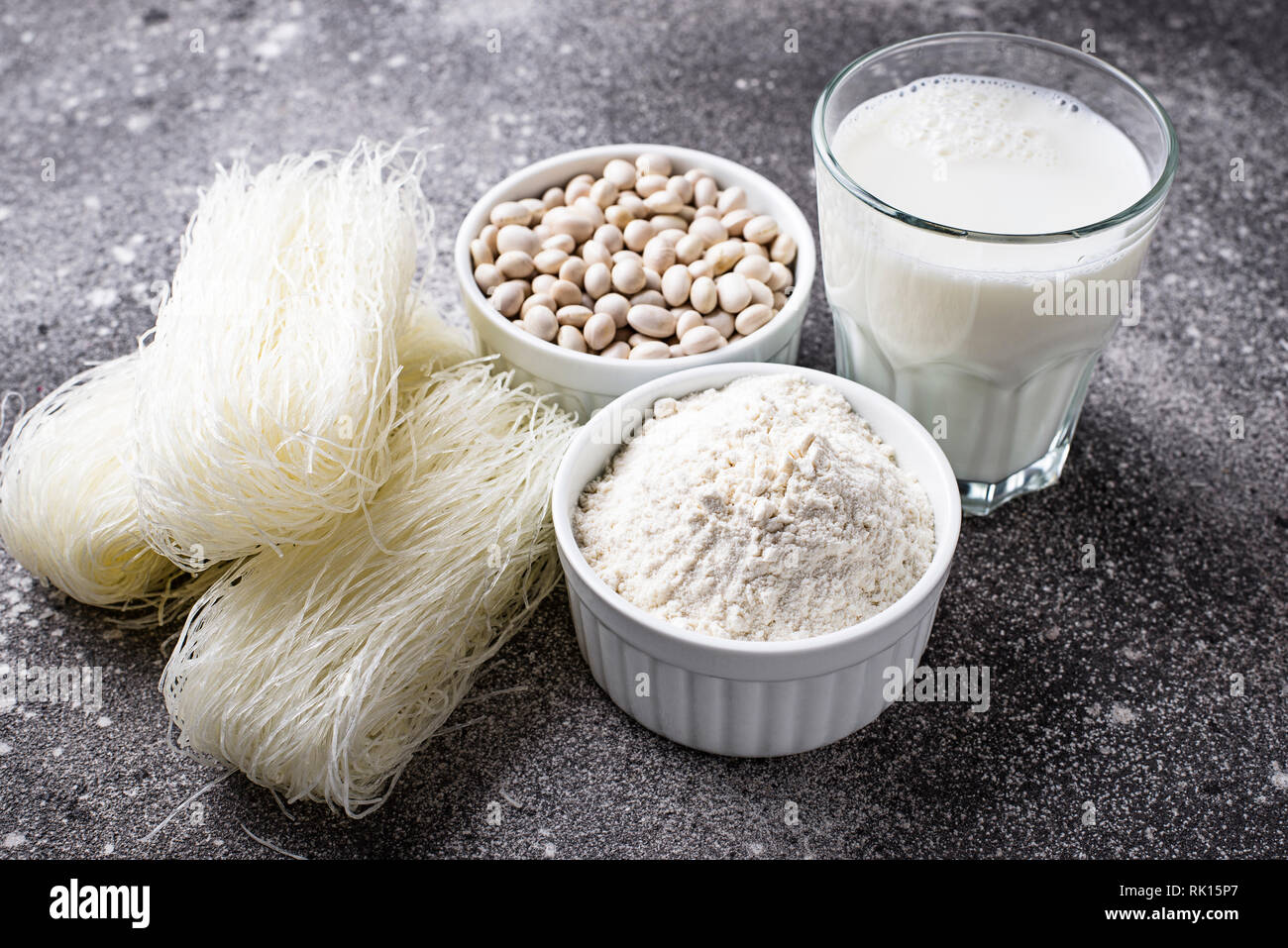 Glutenfrei Sojabohnen Mehl-, Nudel- und nicht-Molkerei Milch Stockfoto