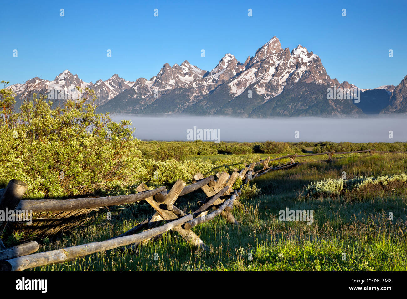 WY 03347-00 ... WYOMING - Traditionelle Zaun die Conningham Kabine Historic Site im Grand Teton National Park. Stockfoto