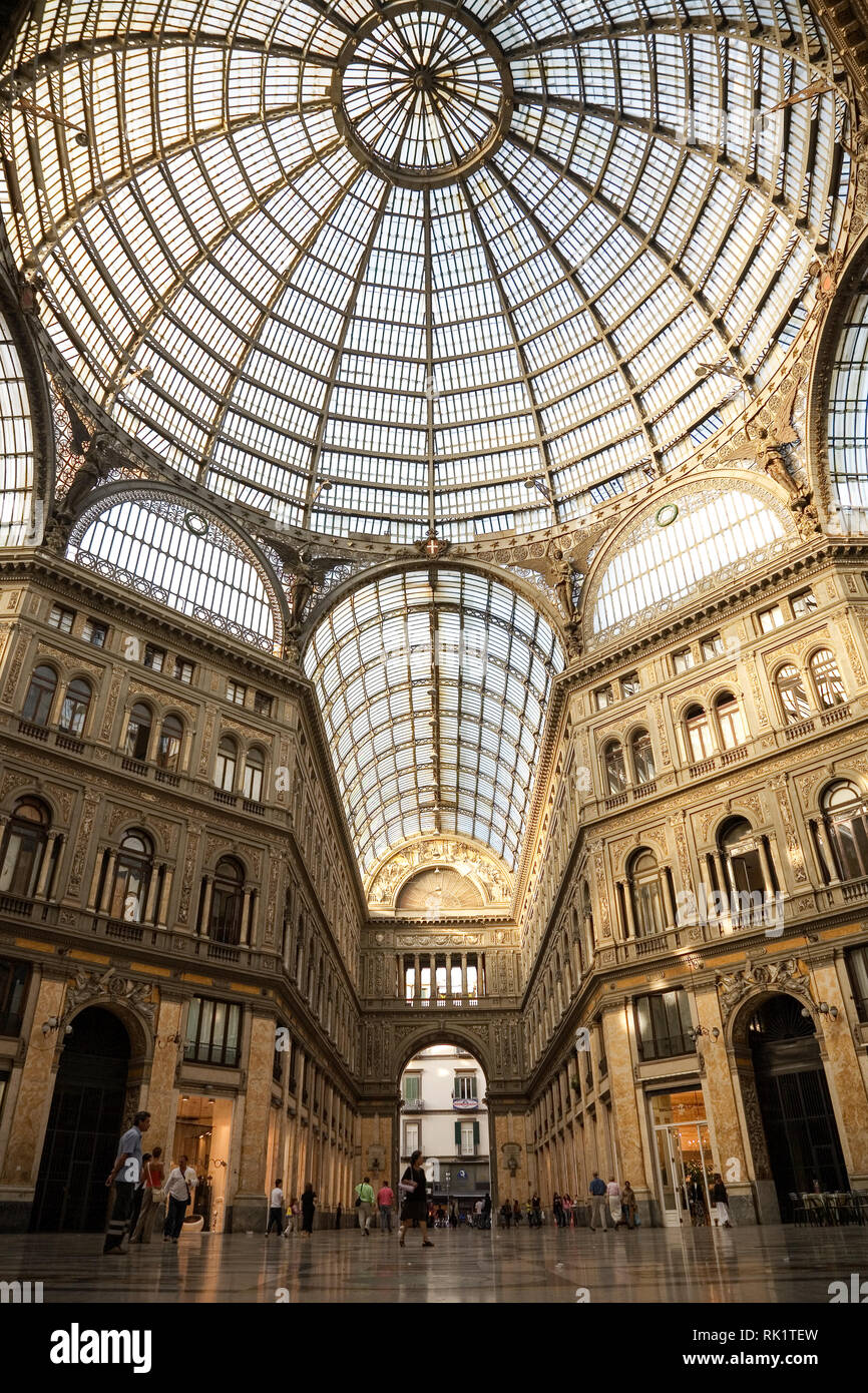Neapel, Italien; Galleria Umberto, während die städtische Erneuerung gebaut nach einer Cholera-Epidemie von 1885 und im Jahr 1890 abgeschlossen. Stockfoto