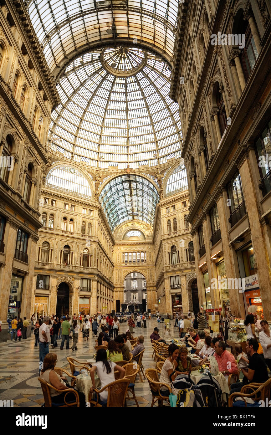 Neapel, Italien; Galleria Umberto, während die städtische Erneuerung gebaut nach einer Cholera-Epidemie von 1885 und im Jahr 1890 abgeschlossen. Stockfoto