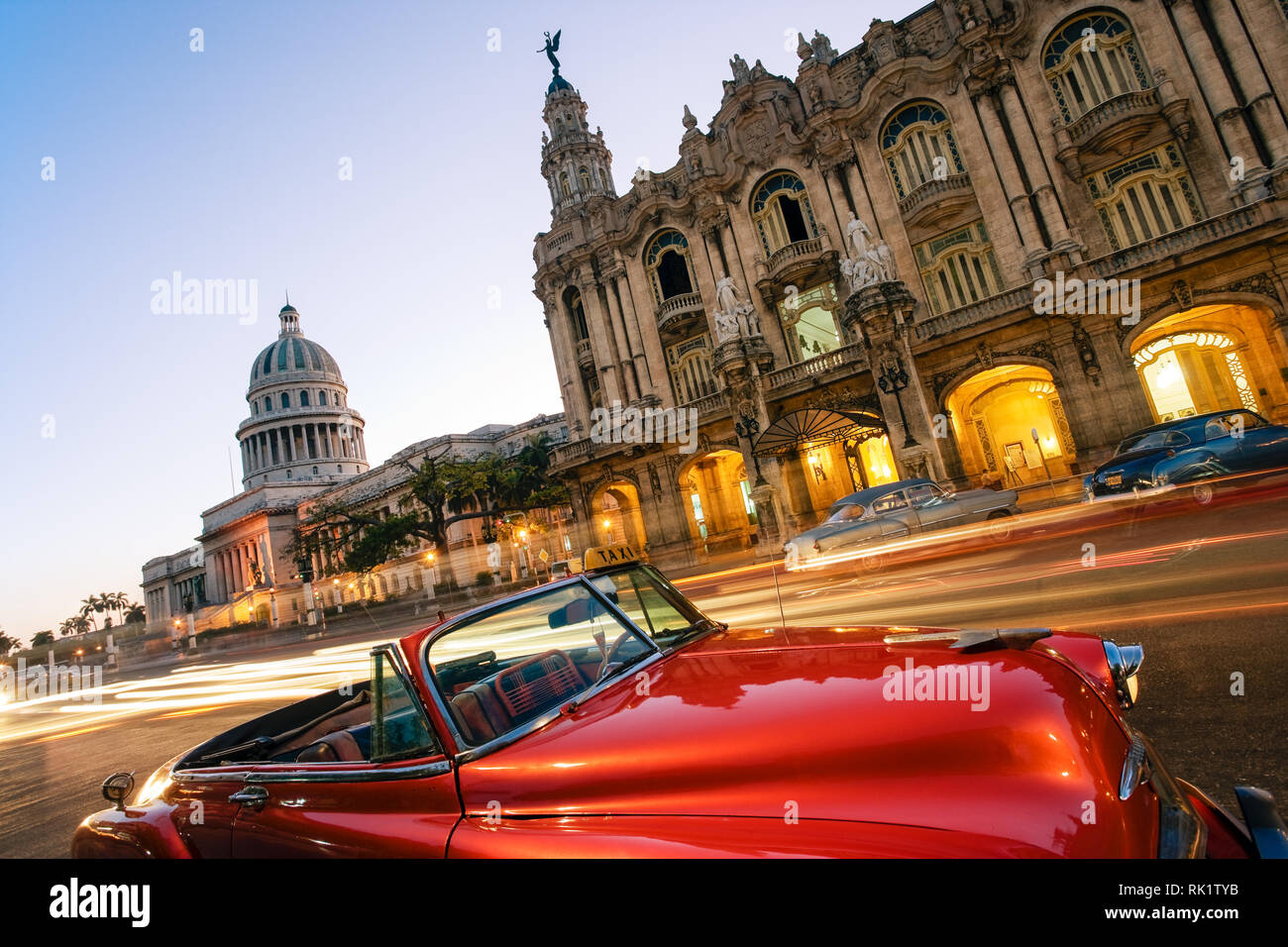 Havanna, Kuba; Gran Teatro und El Capitolio in der Dämmerung Stockfoto