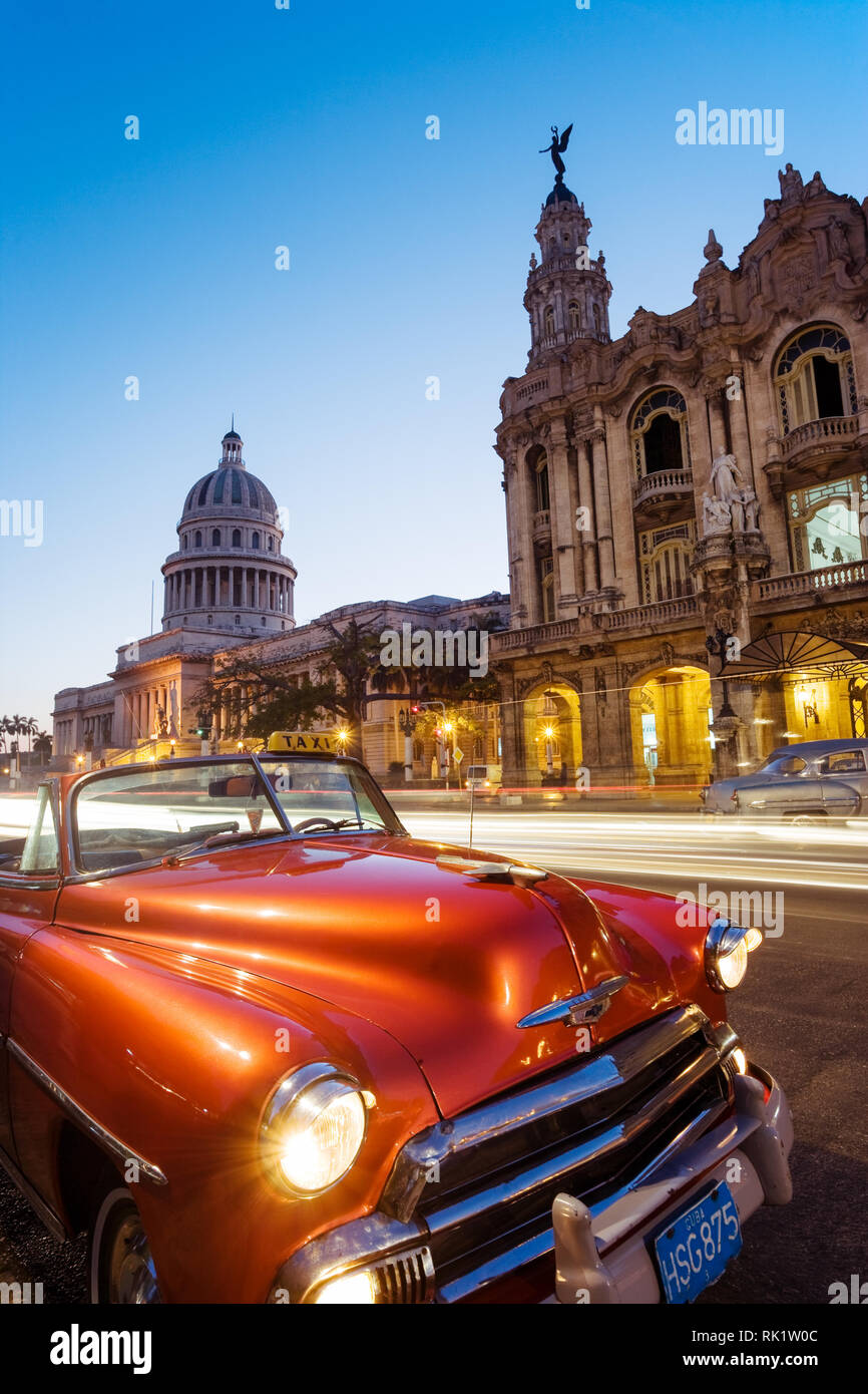 Havanna, Kuba; Gran Teatro und El Capitolio in der Dämmerung Stockfoto
