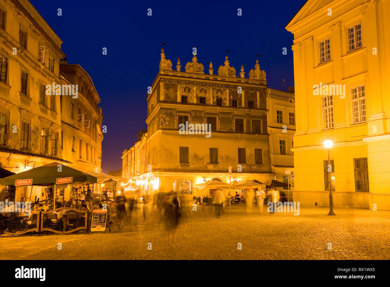 Lublin, Polen; Rynek in der Abenddämmerung. Stockfoto