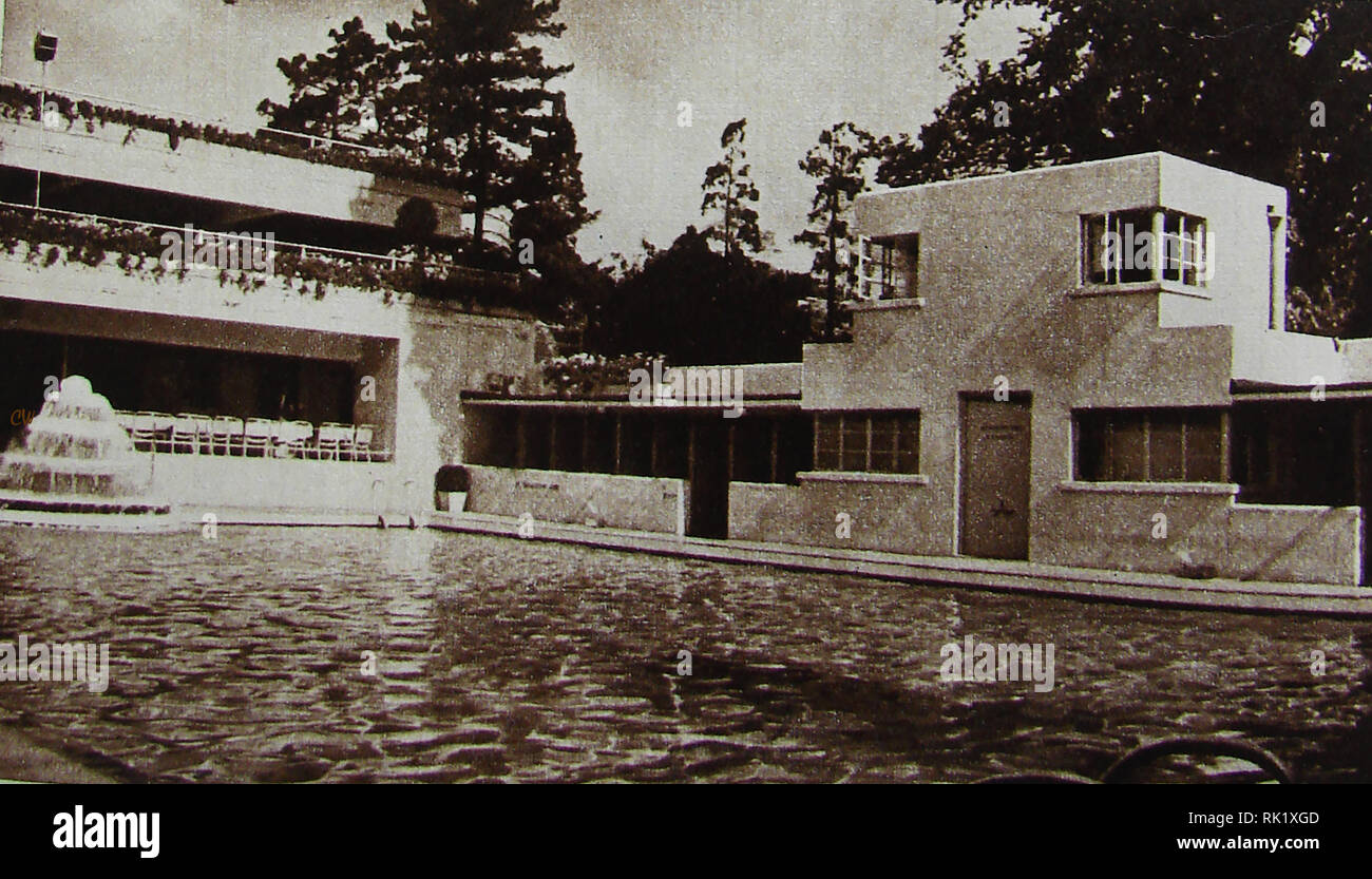 Die ultra-modernen Show Boat Roadhouse Maidenhead, England, kurz nach seiner Errichtung im Jahr 1933. Als modischer fahrende Ziel erbaut und war als die "Palm Beach von Maidenhead' bekannt. Sein Architekt, Eric Norman Bailey war für die Gestaltung von Art-deco-Kinos in einem ähnlichen Stil bekannt. In späteren Jahren die Showboat wurde ein hang-out für amerikanische Offiziere und Service Männer und noch später eine Spitfire Flugzeug Flügel und industrielle Einheit bevor stehen leer. Stockfoto