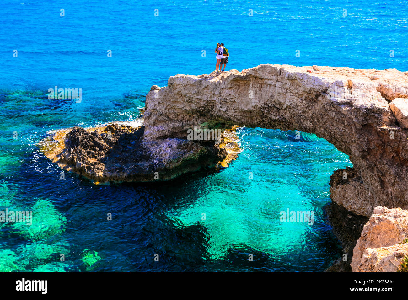Beeindruckende Felsen und das türkisfarbene Meer in Ayia Napa, Zypern Insel. Stockfoto
