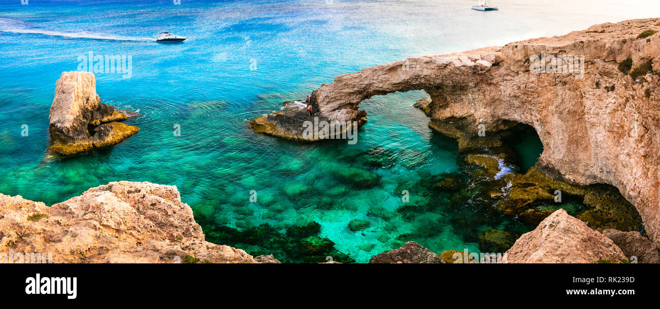 Beeindruckende Felsen in Zypern Insel, in der Nähe von Agya Napa. Stockfoto