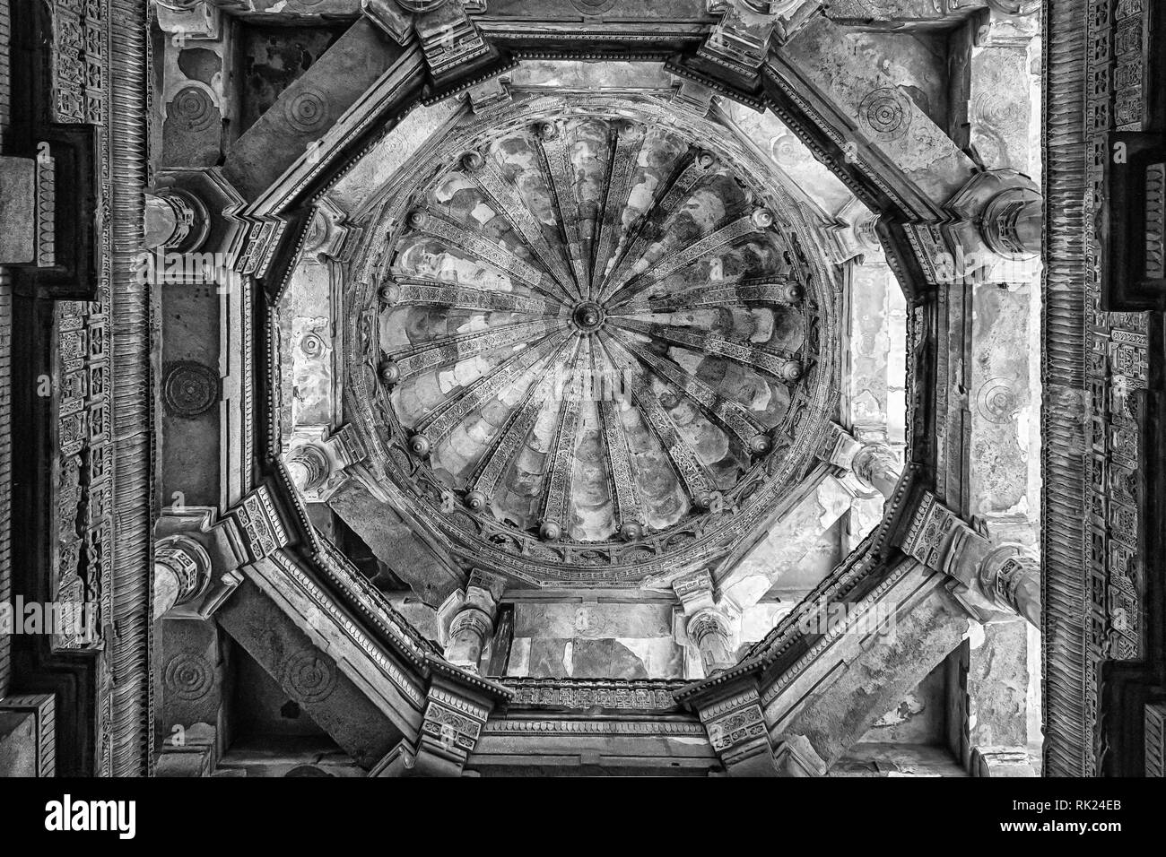 Champaner, India-December Pavagadh, Gujarat, 07, 2014 - Eine Innenansicht der Jama Masjid Kuppel. Stockfoto