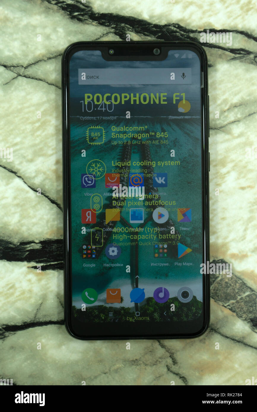 PICOPHONE F1 Meister der Geschwindigkeit durch xiaomi Unboxing, high performance Smartphone mit niedrigen Preis. USB-Adapter und Blitz. - Russland Berezniki 17. November 2. Stockfoto