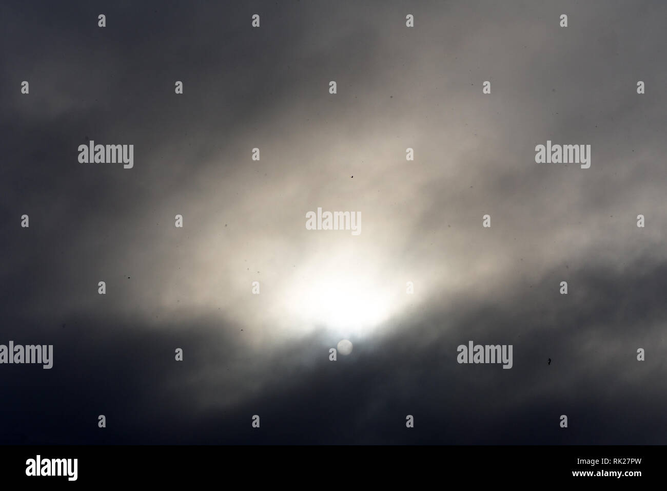 Bewölkter himmel Romantikhotel Weisses schlechtes Wetter dramatischer Himmel. Stockfoto