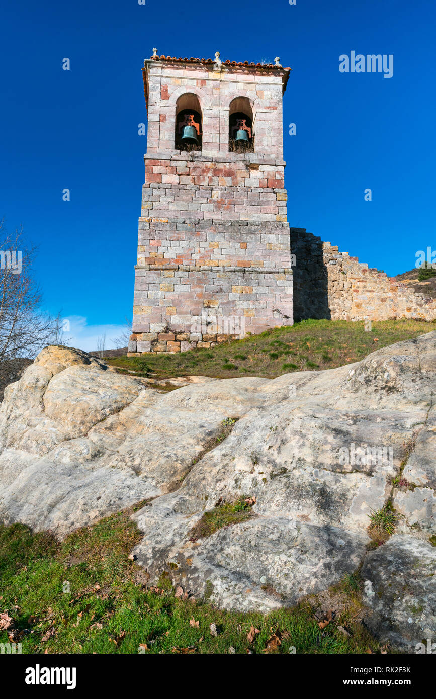 Iglesia Rupestre de los Santos Justo y Pastor, Olleros de Pisuerga, Montaña Palentina, Palencia, Castilla y Leon, Spanien, Europa Stockfoto