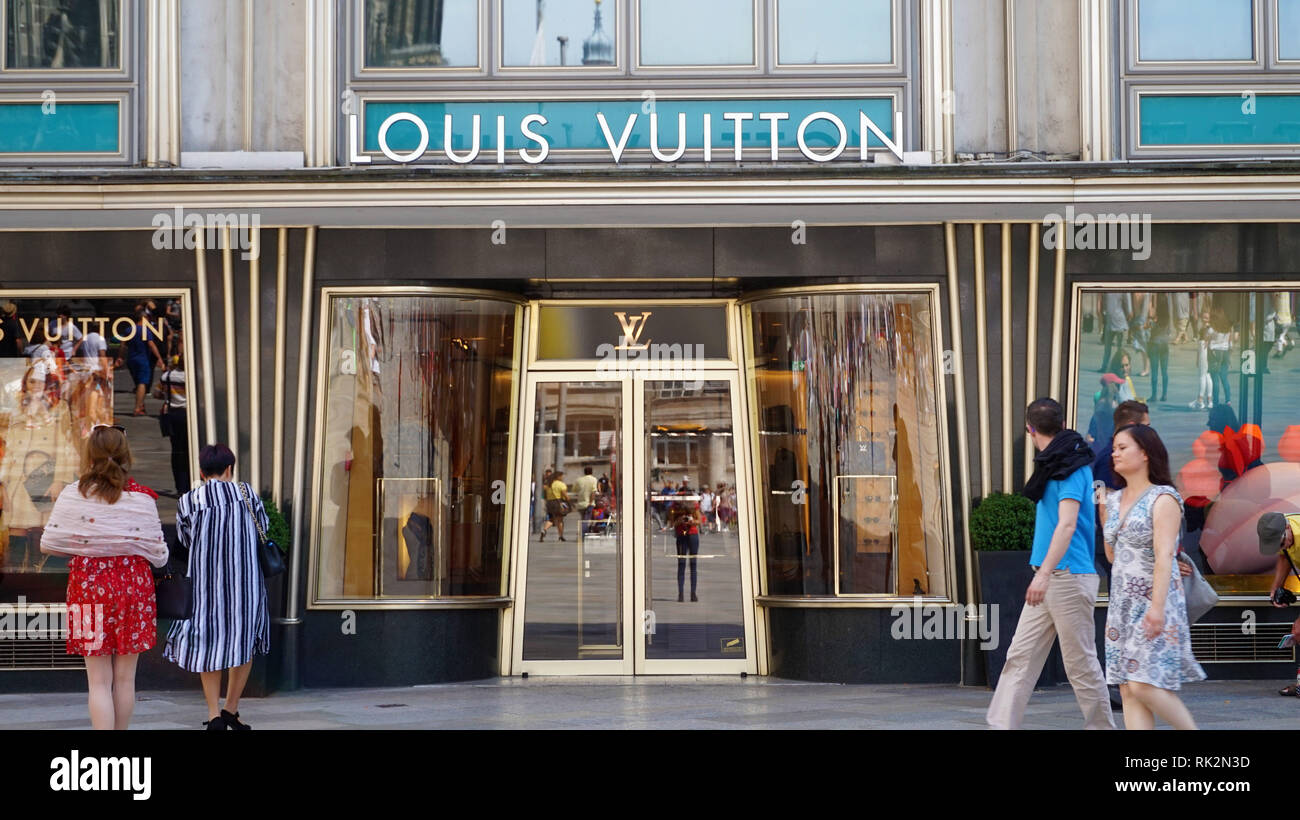 Louis vuitton shop cologne germany Fotos und Bildmaterial in hoher Auflösung Alamy