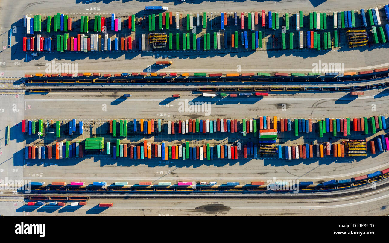 Schienen und Container im Hafen von Oakland, Kalifornien, USA Stockfoto