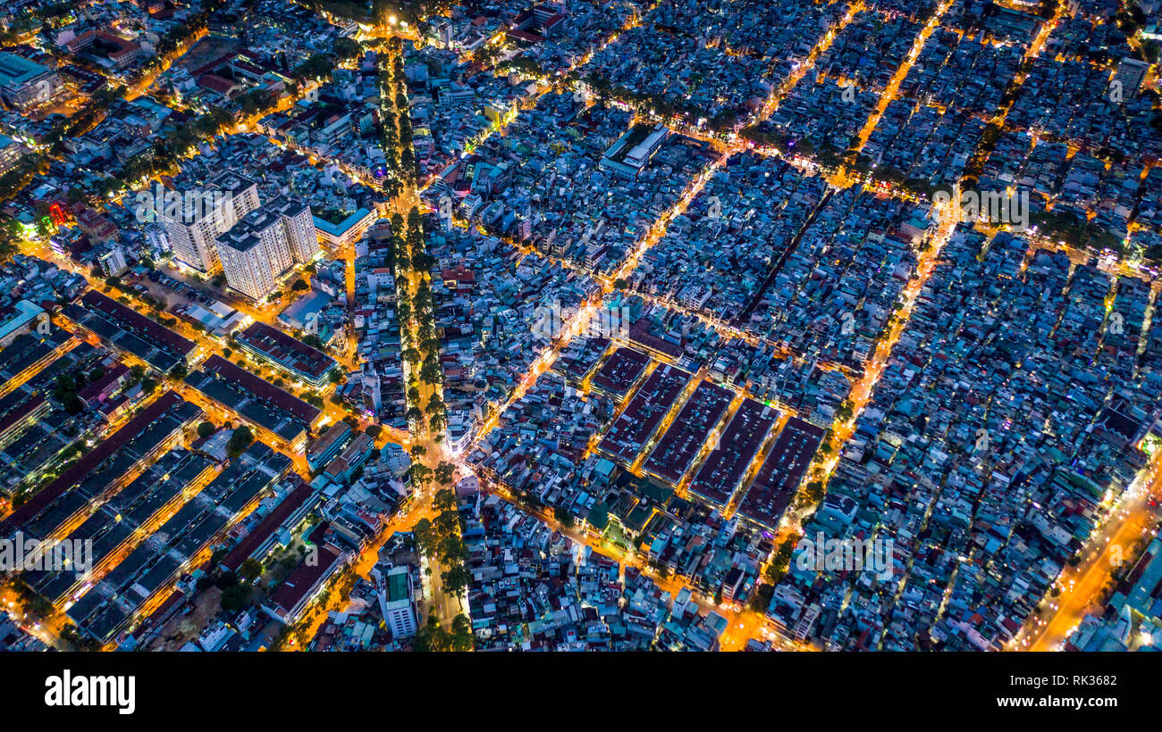 Luftaufnahme von Ho Chi Minh City oder Saigon bei Nacht, Vietnam Stockfoto